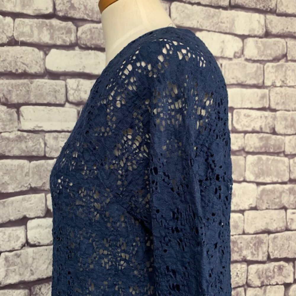 Chico's Size M Blue Sheer Lace Top - Picture 5 of 10